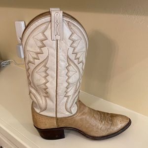 Vintage Dan Post Cowboy Boots. Wild Boar sized 9 mens.